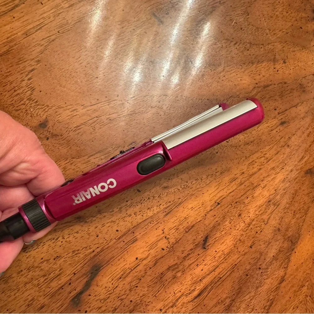Conair mini 1/2” ceramic flat iron